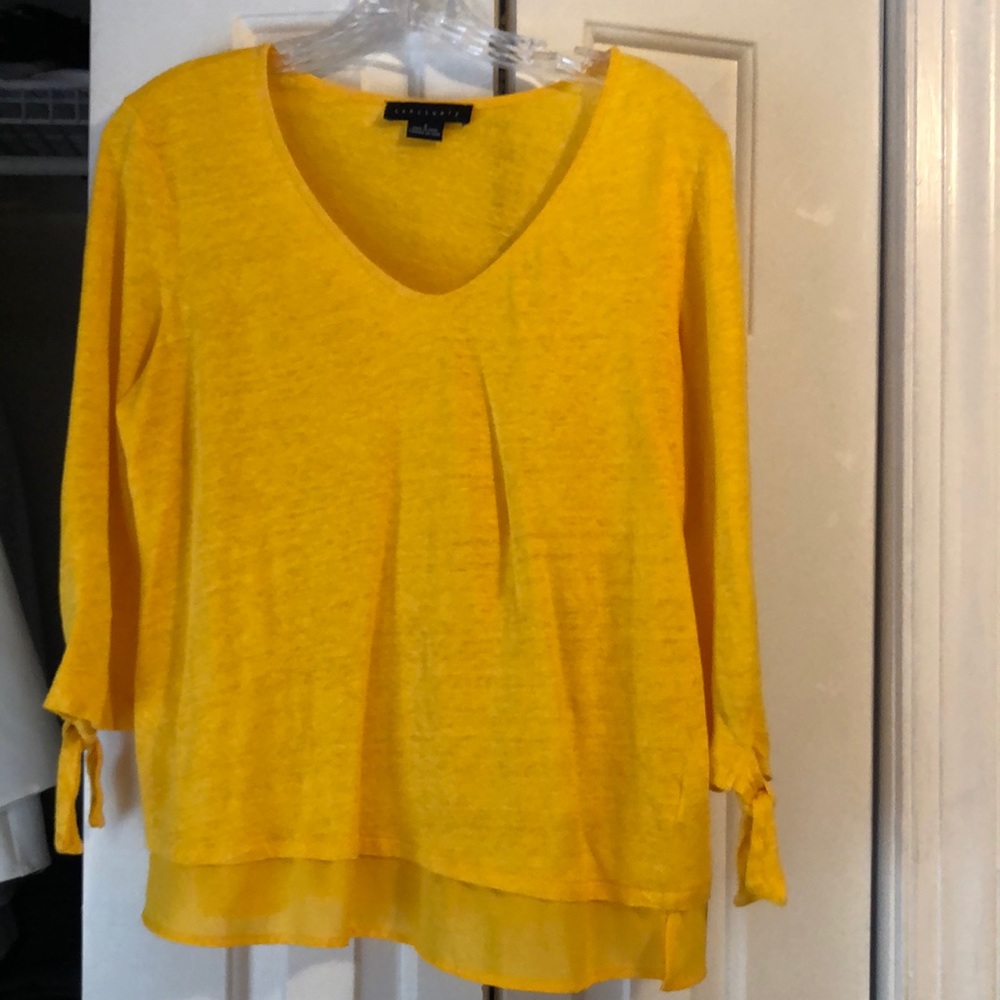 Yellow tie sleeve multi material dressy tee. Small